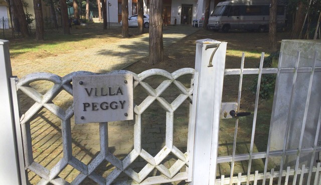Ground floor apartment with balcony and free indoor parking.