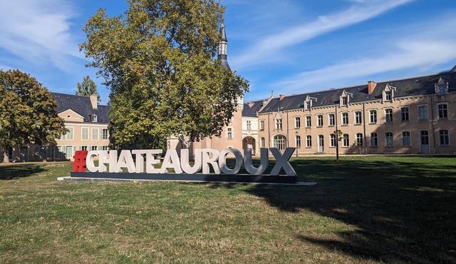Ground Floor Apartment in Historic Setting, Near Downtown Châteauroux
