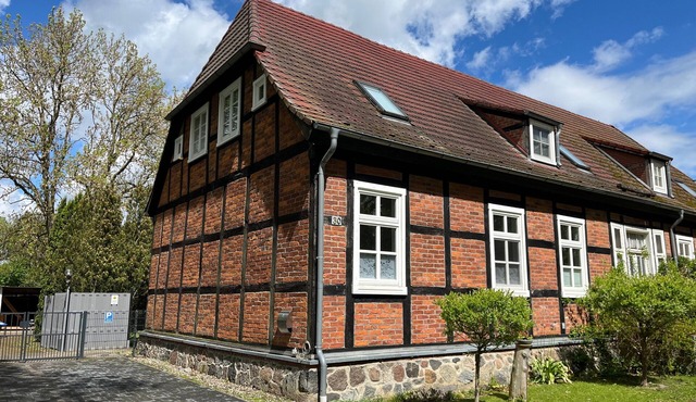 Ground Floor Apartment Ivenack in Historic Half-Timbered House