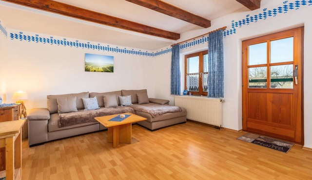 Ground floor bay window apartment (100 sqm) with south-facing balcony and infrared sauna