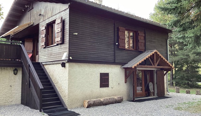 Ground floor chalet in Barcelonnette with terrace, garden, parking, boules pitch