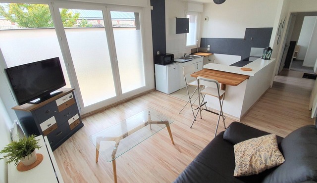 Ground floor apartment with terrace 10min from the hypercentre