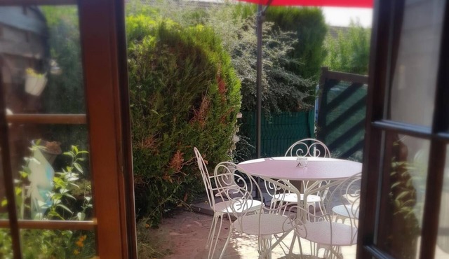 Ground floor independent Villa. Private courtyard. Nature and calm