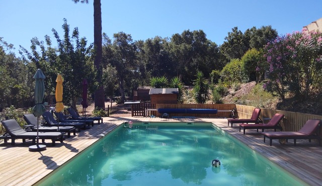 Ground floor heated swimming pool 10 MN from the beaches and river