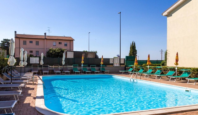 Ground floor Apartment with Terrace,Garden and Shared Pool