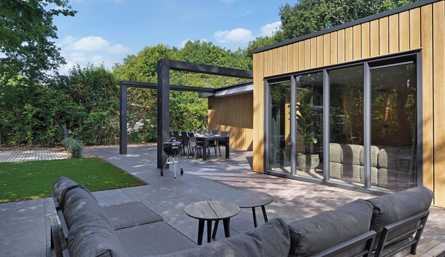 Ground-floor newly built holiday home in De Prinsenhof park with three bathrooms and fully equipped garden.