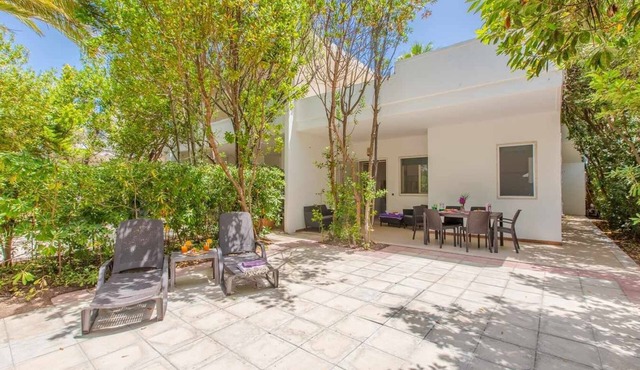 Ground floor - private garden - 20 m from the beaches