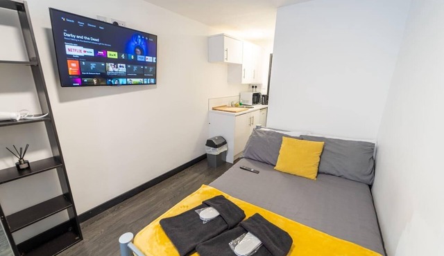 Ground floor studio close to the city!