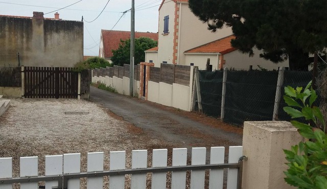 Ground floor type III, 80 ml from the sea, 10 mm from the town center 60 m2