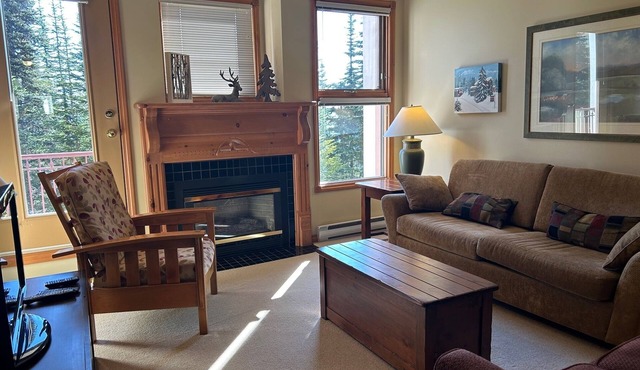 Ground Level 2 bed/2 bath condo with laundry, BBQ, pet-friendly, large deck