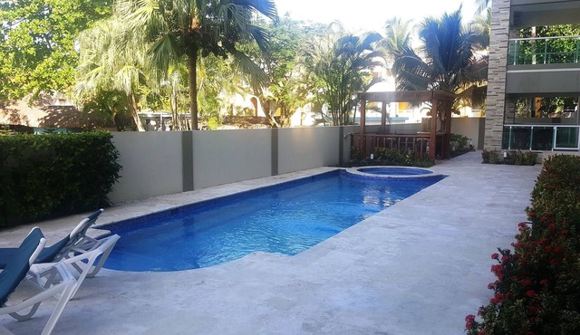 Groundfloor 2BD 2BTH condo, guest-friendly, pool, near sandy beach/shops