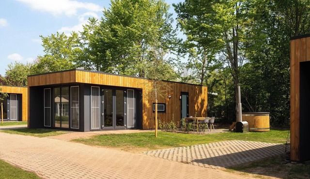 Group accommodation [7x Happy Oak Lodge 28p]