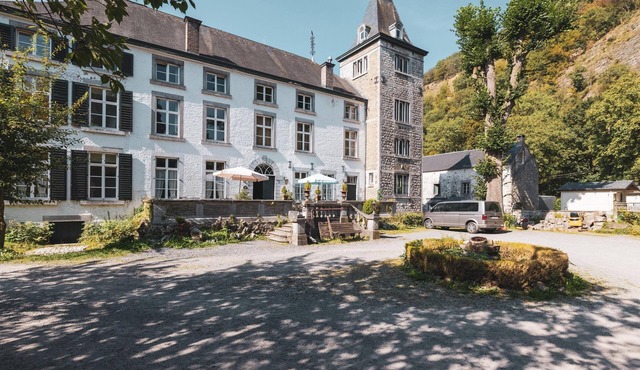 Group accommodation in a 16th-century castle