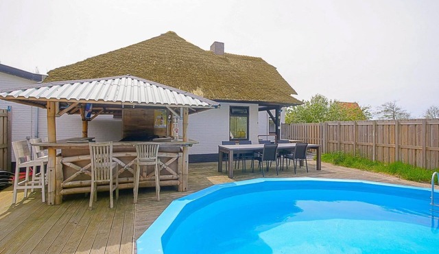 Group accommodation Villa Pakhuys: Cozy and spacious accommodation with private pool in Julianadorp aan Zee