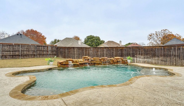 Group-Friendly Burleson Getaway w/Outdoor Oasis