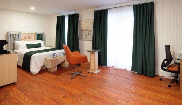 Group-Friendly Escape in Serene Setting w/Outdoor Access Near Mauricie Park