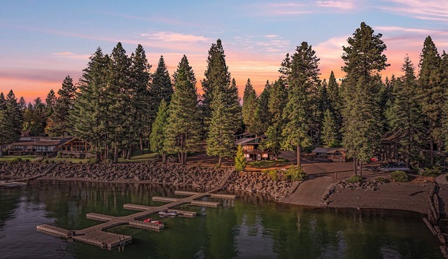 Group-Friendly Lake Almanor Combo: Sleeps 22
