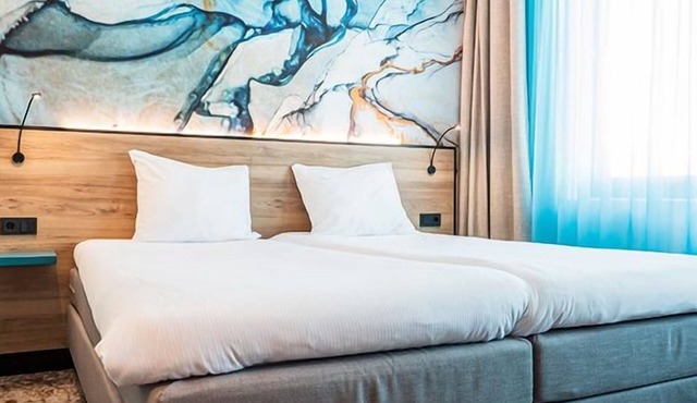 Group Friendly Stays near City center, Local attractions & Seaside access!