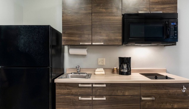 Group Getaway – 3 Modern Rooms in the Heart of Idaho Falls