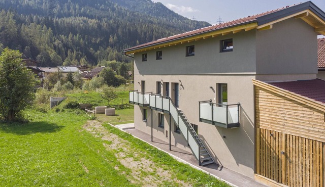 Group home of 3 apartments near the ski lift