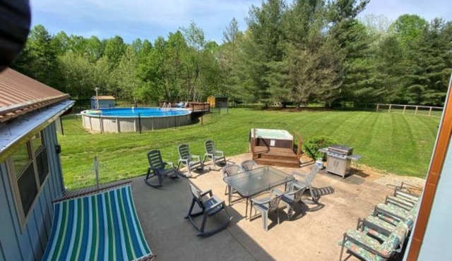 Group Retreat - Sleeps 20-50 with Pool, Hot Tub, Cabins & Camping, ADA Compliant
