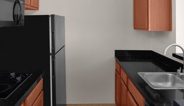 Group Stay – 3 Suites w/Kitchen, Living Area & Daily Treats!
