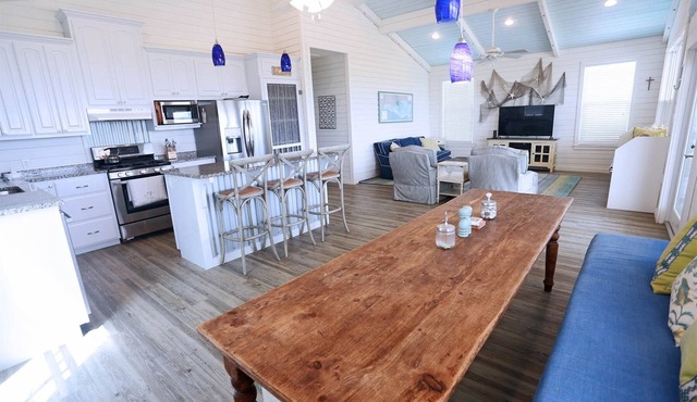 Group Therapy - Easy Beach Access - Island Realty