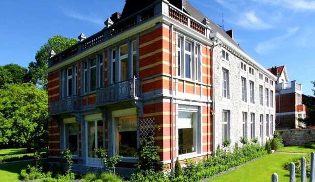 Group Villa with Pool & Sauna