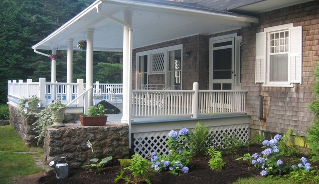 Gruesome Gables - Beautiful 5 bedroom summer cottage near Blue Hill Village