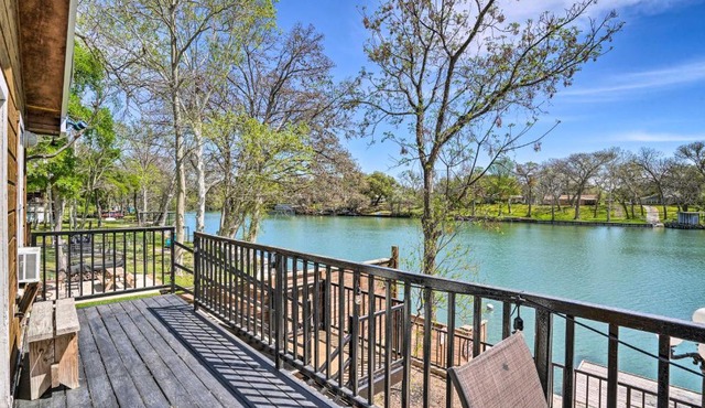 Guadalupe Riverfront Studio w/Private Balcony