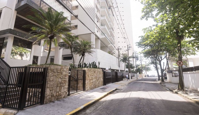 Guarujá Pitangueiras, Morro do Maluf, 4dorms with 2 suites, 30 meters from the beach.