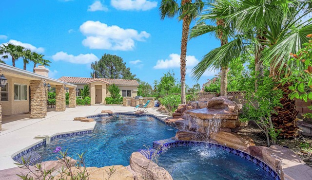 Guest House #A Poolside Oasis King Bed, BBQ, Basketball, Mini Golf & Pool