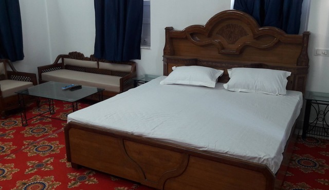 Guest house is very close to world renowned Mehrangarh Fort