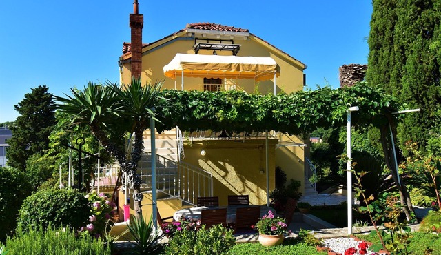 Guest House Kanjuo - Two Bedroom Apartment with Terrace and Garden View