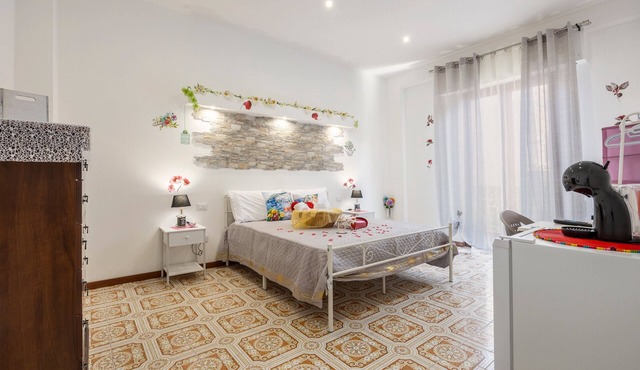 Guest House 'Sole e Amore' with Balcony, Wi-Fi and Air Conditioning