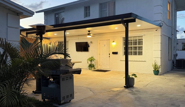 Guest house West Palm Beach 2br/1.5 bath