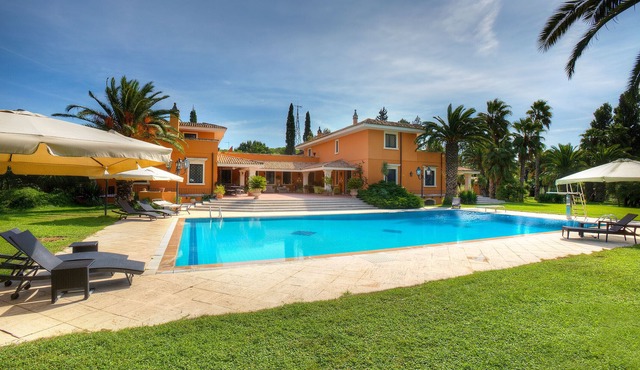 Guest house with pool, soccer field, tennis court, beach volleyball, m990