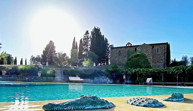 Guest houses on estate, infinity pool, tennis court