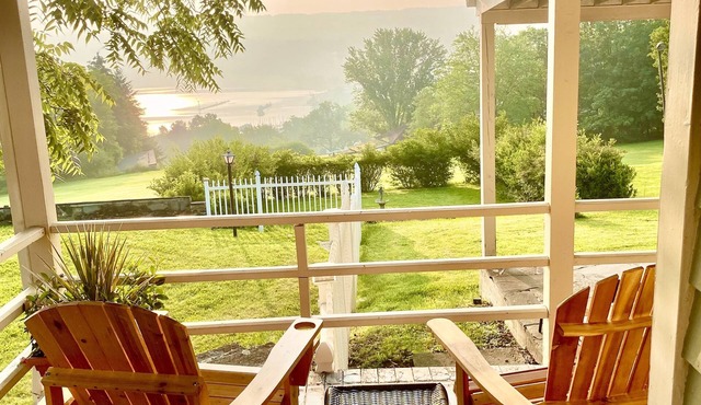 GUEST QUARTER BUNGALOW Lake View State Park Wineries in Village