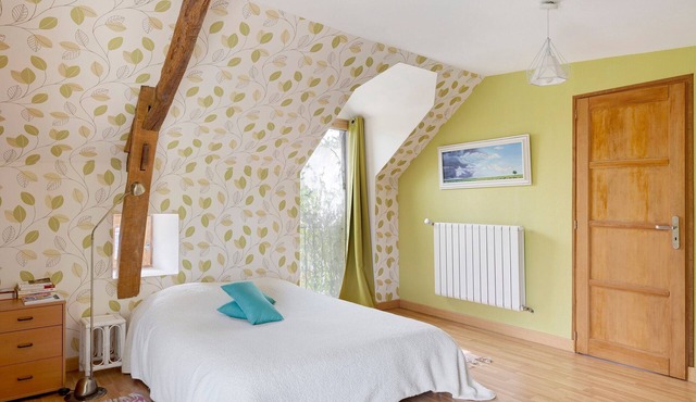 Guest Room 'Cocon' with Shared Garden and Wi-Fi