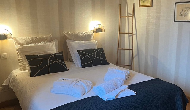 Guest Room “Épicéa” with Private Bathroom, Shared Terrace, Wi-Fi & Air Conditioning