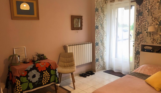 Guest Room 'Romantic' with Shared Garden and Wi-Fi