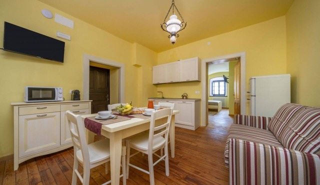 GuestHost - A comfortable and welcoming 37 square meters apartment, perfect for four people, located on the ground floor of a historic building built in 1864 and renovated in 2025 while maintaining its historic atmosphere (NO elevator).The property is lo