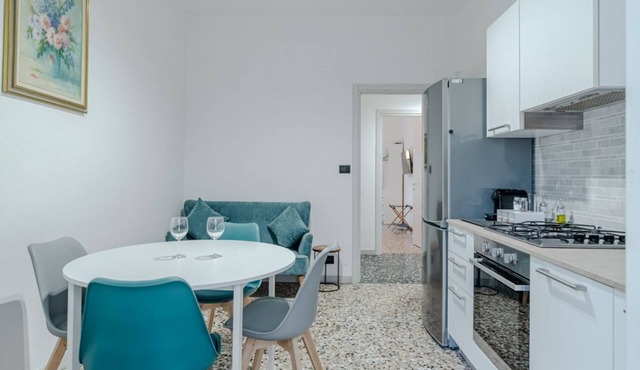 GuestHost - A comfortable and welcoming 68 square meters apartment, perfect for four people, located on the first floor of a building (NO elevator).The property is located in the lively Borgo San Paolo neighborhood and is well connected to the city cente