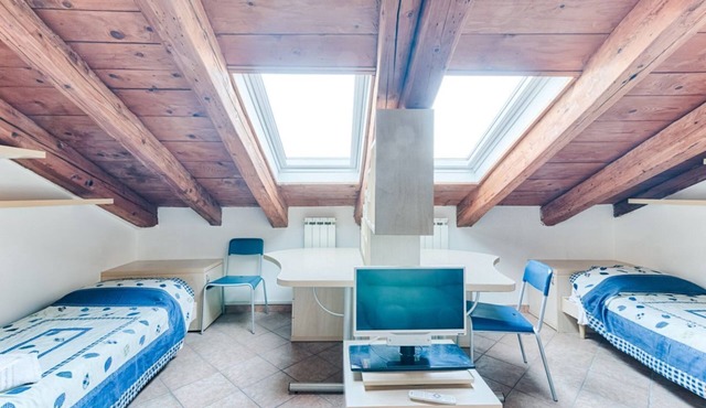 GuestHost - Apartment located on the fifth floor of a building with a lift (there are 10 internal steps at the entrance to the apartment).In 45 sqm it comfortably accommodates 3 people, with a bedroom with two single beds and a sofa bed.Convenientlyt loc