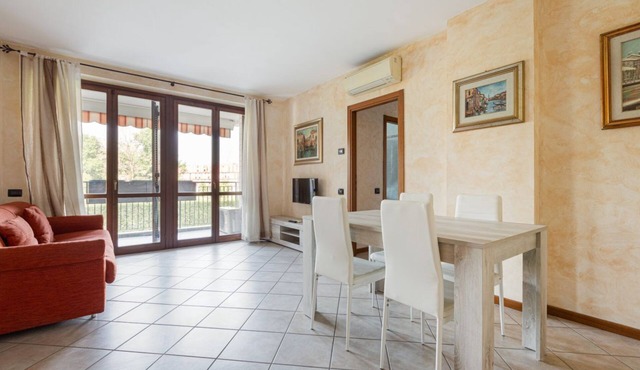 GuestHost - Apartment with balcony 500m from North Park!