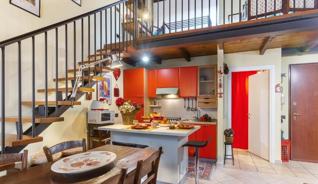 GuestHost - Ariostea University Duplex Apartment