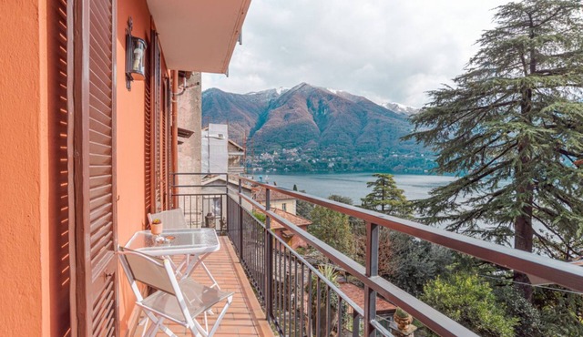 GuestHost - Bright and welcoming 80m2 apartment located on the first floor of a typical renovated Larian village house.The house is located in a pedestrian area: it is therefore not possible to reach the apartment by car. We also point out 6 steps at the