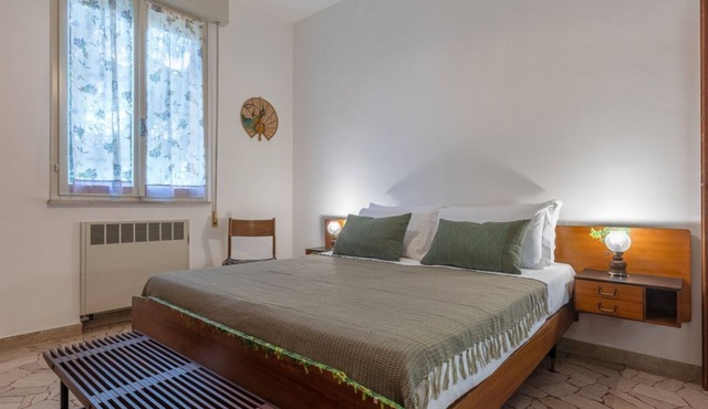 GuestHost - Bright and comfortable apartment, ideal for six people, located on the second floor of a modern building WITHOUT lift (stairs to access it). The apartment is equipped with two bedrooms, a living area with kitchenette, a bathroom and a private