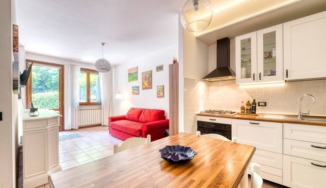 GuestHost - Bright Apartment with garden